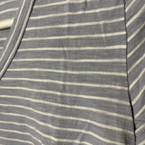 Universal Threads V-neck T-shirt